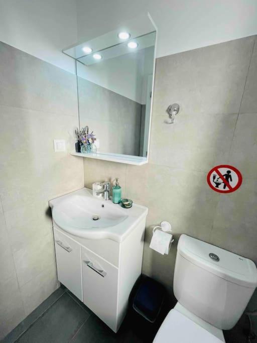 Cozy, Newly Renovated Apartment In Gavrio. Εξωτερικό φωτογραφία