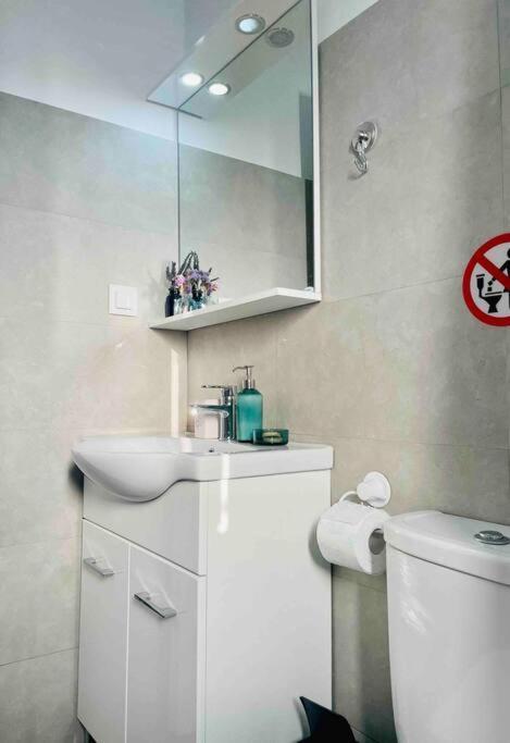 Cozy, Newly Renovated Apartment In Gavrio. Εξωτερικό φωτογραφία